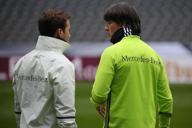 Bundestrainer Joachim Löw mit Mario Götze - Abschlusstraining der Deutschen Nationalmannschaft, Olympiastadion Berlin