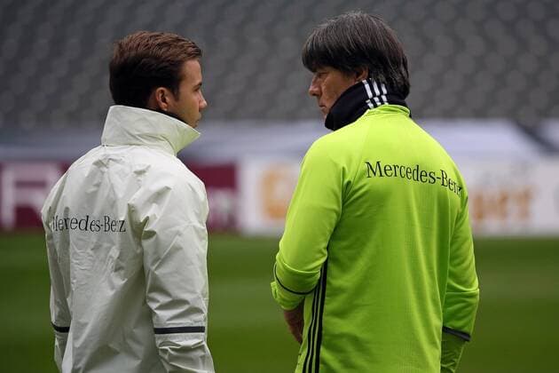 Bundestrainer Joachim Löw mit Mario Götze - Abschlusstraining der Deutschen Nationalmannschaft, Olympiastadion Berlin