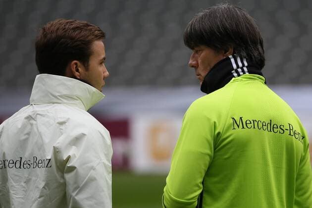 Bundestrainer Joachim Löw mit Mario Götze - Abschlusstraining der Deutschen Nationalmannschaft, Olympiastadion Berlin