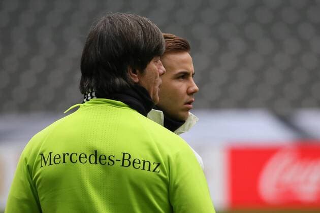 Bundestrainer Joachim Löw mit Mario Götze - Abschlusstraining der Deutschen Nationalmannschaft, Olympiastadion Berlin