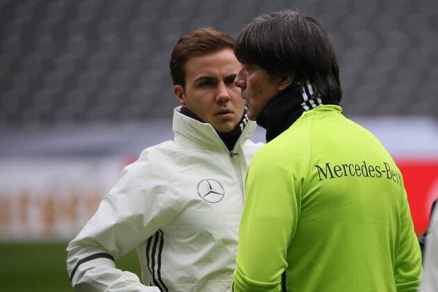 Bundestrainer Joachim Löw mit Mario Götze - Abschlusstraining der Deutschen Nationalmannschaft, Olympiastadion Berlin