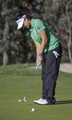 March 25, 2016: Mirim Lee sinks her putt on the 1st green during the second round of the Kia Classic at Aviara Golf Club in Carlsbad, California. LPGA Golf Damen 2016: Kia Classic MAR 25 - ZUMAc04_