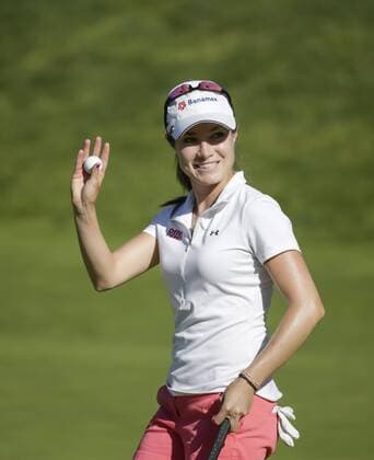 March 25, 2016: Alejandra Llaneza waves to the crowd on the 2nd green during the second round of the Kia Classic at Aviara Golf Club in Carlsbad, California. LPGA Golf Damen 2016: Kia Classic MAR 25 - ZUMAc04_