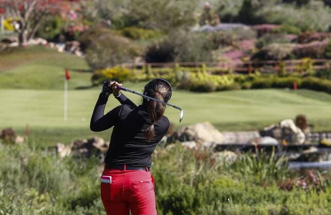 March 25, 2016: Thidapa Suwannapura watches her shot fall on the 3d green during the second round of the Kia Classic at Aviara Golf Club in Carlsbad, California. LPGA Golf Damen 2016: Kia Classic MAR 25 - ZUMAc04_