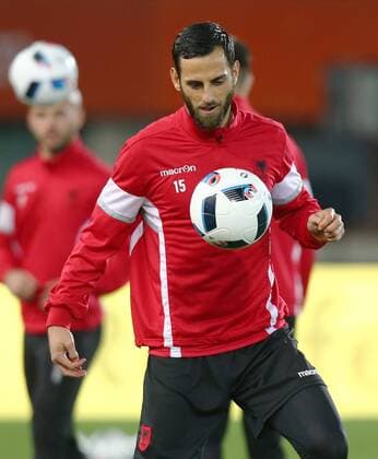 SOCCER - AUT vs ALB, test match, preview VIENNA,AUSTRIA,25.MAR.16 - SOCCER - OEFB international match Länderspiel Austria vs Albania, friendly match, preview, training team ALB. Image shows Mergim Mavraj (ALB). GEPAxpictures xChristianxOrt