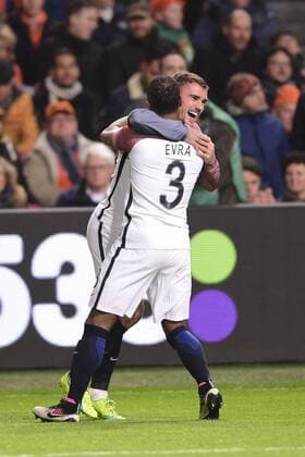 Fußball, Länderspiel, Niederlande - Frankreich Jubel Dimitri Payet (France) Patrice Evra FOOTBALL : NED vs FRA - Friendly (Nationalteam) - 25 03 2016 JBAutissier 
