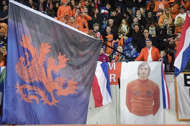 Fußball, Länderspiel, Niederlande - Frankreich, Trauer um Johan Cruyff Hommage der niederländischen Fans an Johan Cruyff FOOTBALL : NED vs FRA - Friendly (Nationalteam) - 25 03 2016 JBAutissier 