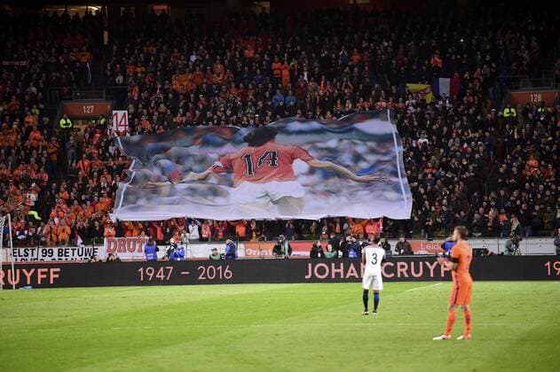 Fußball, Länderspiel, Niederlande - Frankreich, Trauer um Johan Cruyff Schweigeminute im Gedenken an Johan Cruyff FOOTBALL : Netherlands vs France - Friendly Match - 25 03 2016 JBAutissier Panoramic 