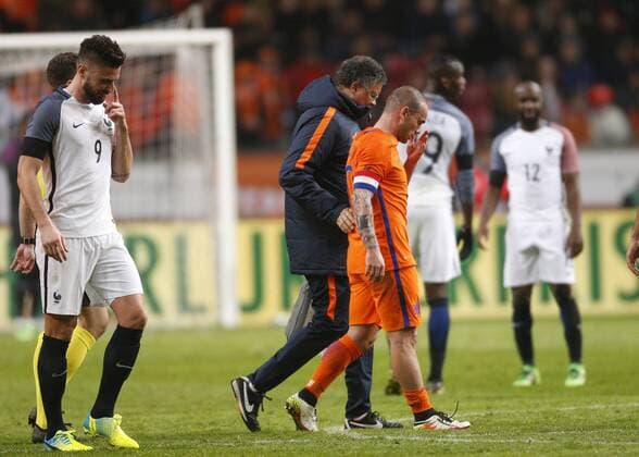 Fußball, Länderspiel, Niederlande - Frankreich Wesley Sneijder of Holland (C) during the friendly match between Netherlands and France on March 25, 2016 at the Amsterdam Arena in Amsterdam, The Netherlands. Netherlands v France Friendly match 2015 2016 xVIxJeroenxPutmansxIVx 5216229