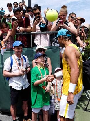 Spanish tennis player Rafael Nadal meets Mortiz Felber, from the foundation Make a Wish, after a training session of the Miami Tennis Open in Key Biscayne, Miami, Florida United States. RAFAEL NADAL VS MORTIZ FELBER !ACHTUNG: NUR REDAKTIONELLE NUTZUNG!  MIA01 20160325-635945395125383306