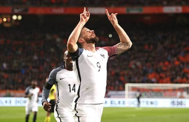 Fußball, Länderspiel, Niederlande - Frankreich 25.03.2016, Fussball Länderspiel, Testspiel, Niederlande - Frankreich, in der Amsterdam-Arena Amsterdam (Niederlande). Jubel v.l. Blaise Matuidi (Frankreich) und Torschütze Olivier Giroud (Frankreich) zum Tor zum 0:2 
