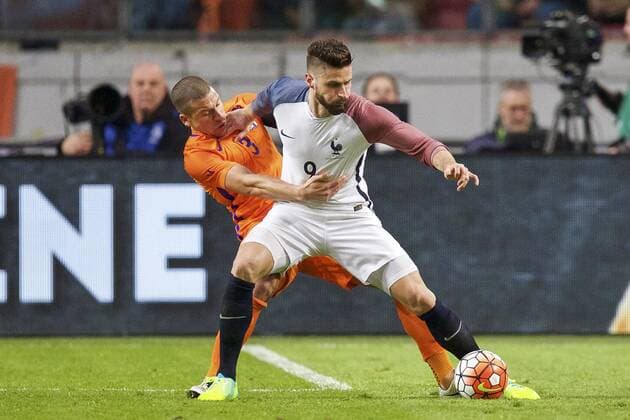 Fußball, Länderspiel, Niederlande - Frankreich (L-R) Jeffrey Bruma of Holland, Olivier Giroud of France during the friendly match between Netherlands and France on March 25, 2016 at the Amsterdam Arena in Amsterdam, The Netherlands. Netherlands v France Friendly match 2015 2016 xVIxxIVx 5216481