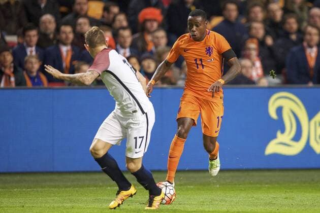 Fußball, Länderspiel, Niederlande - Frankreich (L-R) Lucas Digne of France, Quincy Promes of Holland during the friendly match between Netherlands and France on March 25, 2016 at the Amsterdam Arena in Amsterdam, The Netherlands. Netherlands v France Friendly match 2015 2016 xVIxxIVx 5216496