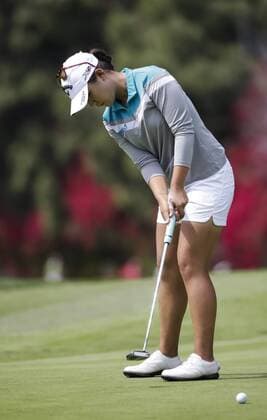 March 25, 2016: Lydia Ko putts on the 6th green during the second round of the Kia Classic at Aviara Golf Club in Carlsbad, California. LPGA Golf Damen 2016: Kia Classic MAR 25 - ZUMAc04_