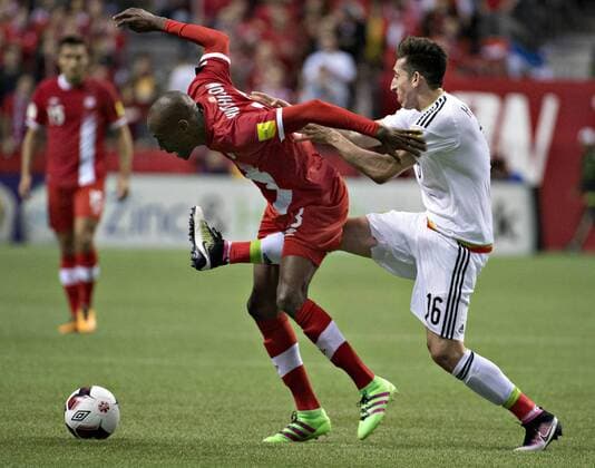(160326) -- VANCOUVER, March 26, 2016 -- Canada s Atiba Hutchison (L) vies with Mexico s Hector Herrera during a qualifier game of 2018 FIFA World Cup WM Weltmeisterschaft Fussball in Vancouver, Canada, March 25, 2016. Mexico won 3-0. ) (SP)CANADA-VANCOUVER-FIFA 2018 WORLD CUP-QUALIFICATION MATCH-CANADA VS MEXICO AndrewxSoong 