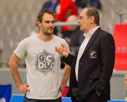 Herrsching - Trainer Max HAUSER (l.) und Trainer Stelian MOCULESCU (FN). Volleyball, VfB Friedrichshafen (FN) - TSV Herrsching (HER), Bundesliga, Saison 2015 2016, Playoff Viertelfinale, 1.Spiel, am 26.03.2016 in Friedrichshafen Z F A R E N A Deutschland. x20160326_100x