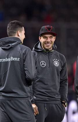 26.03.2016, Fussball Nationalmannschaft, Freundschaftsspiel Deutschland - England, im Olympiastadion Berlin. Lukas Podolski (Deutschland) lacht vor dem Spiel. 