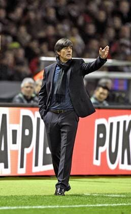 26.03.2016, Fussball Nationalmannschaft, Freundschaftsspiel Deutschland - England, im Olympiastadion Berlin. Trainer Joachim Löw (Deutschland) in Rage. 