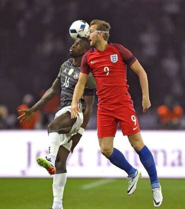 26.03.2016, Fussball Nationalmannschaft, Freundschaftsspiel Deutschland - England, im Olympiastadion Berlin. v.li: Antonio Rüdiger (Deutschland) gegen Harry Kane (England). 