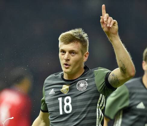 26.03.2016, Fussball Nationalmannschaft, Freundschaftsspiel Deutschland - England, im Olympiastadion Berlin. Toni Kroos (Deutschland) jubelt 