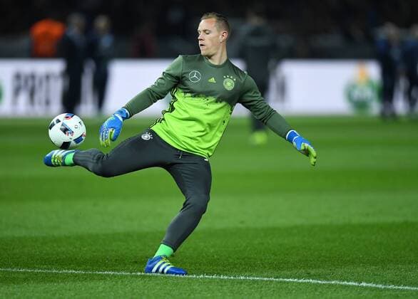 FUSSBALL INTERNATIONAL TESTSPIEL IM BERLINER OLYMPIASTADION Deutschland - England 26.03.2016 Torwart Marc-Andre ter Stegen (Deutschland) 