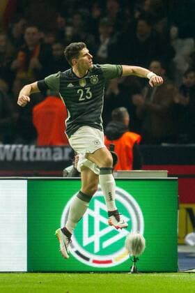 Berlin Mario Gomez (Besiktas Istanbul) beim Torjubel nach dem Abseits-Treffer beim Freundschaftsspiel Deutschland vs England am 26.03.2016, Copyright: Schülerx xEibner-Pressefoto EP_jse