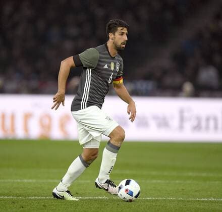 26.03.2016, Fussball Nationalmannschaft, Freundschaftsspiel Deutschland - England, im Olympiastadion Berlin. Sami Khedira (Deutschland) am Ball. 