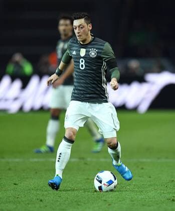 FUSSBALL INTERNATIONAL TESTSPIEL IM BERLINER OLYMPIASTADION Deutschland - England 26.03.2016 Mesut Oezil (Deutschland) 