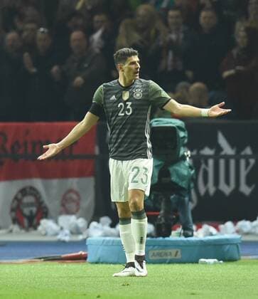Fussball, Herren, Saison 2015 16, Länderspiel in Berlin, Deutschland - England, Mario Gomez (Deutschland) enttäuscht nach seinem nicht gegebenen Tor, 26.03.2016,