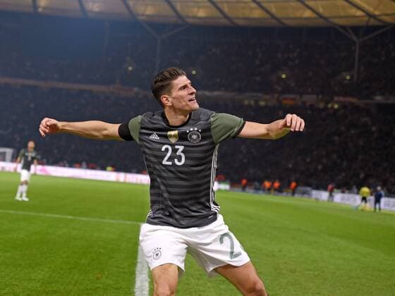 26.03.2016, Fussball Nationalmannschaft, Freundschaftsspiel Deutschland - England, im Olympiastadion Berlin. Mario Gomez (Deutschland) Torjubel. 