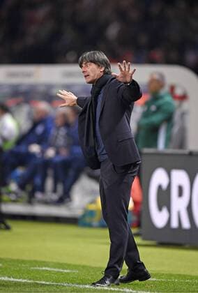 26.03.2016, Fussball Nationalmannschaft, Freundschaftsspiel Deutschland - England, im Olympiastadion Berlin. Trainer Joachim Löw (Deutschland) in Rage. 