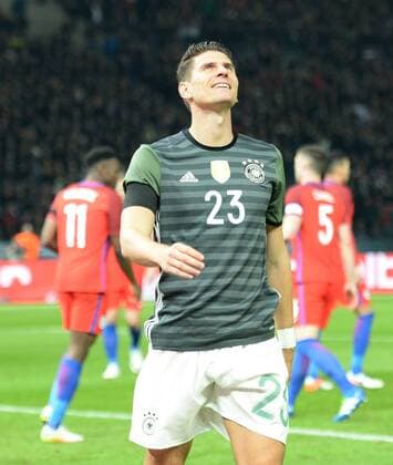 Fussball, Herren, Saison 2015 16, Länderspiel in Berlin, Deutschland - England, Mario Gomez (Deutschland) enttäuscht nach vergebener Torchance, 26.03.2016,