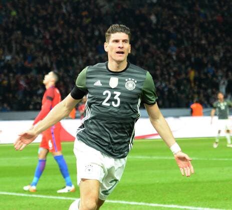 Bilder des Tages - SPORT Fussball, Herren, Saison 2015 16, Länderspiel in Berlin, Deutschland - England, Mario Gomez (Deutschland), Jubel nach Tor zum 2:0, 26.03.2016,