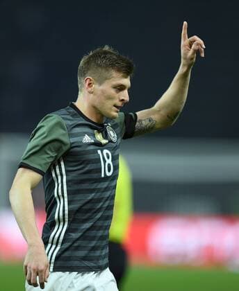 FUSSBALL INTERNATIONAL TESTSPIEL IM BERLINER OLYMPIASTADION Deutschland - England 26.03.2016 Toni Kroos (Deutschland) jubelt nach dem Tor zum 1:0 