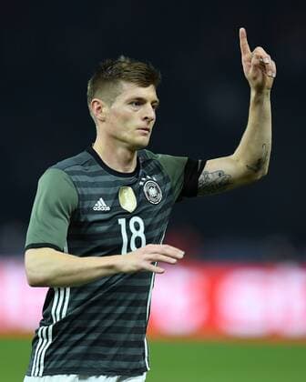 FUSSBALL INTERNATIONAL TESTSPIEL IM BERLINER OLYMPIASTADION Deutschland - England 26.03.2016 Toni Kroos (Deutschland) jubelt nach dem Tor zum 1:0 