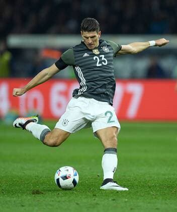 FUSSBALL INTERNATIONAL TESTSPIEL IM BERLINER OLYMPIASTADION Deutschland - England 26.03.2016 Mario Gomez (Deutschland) 