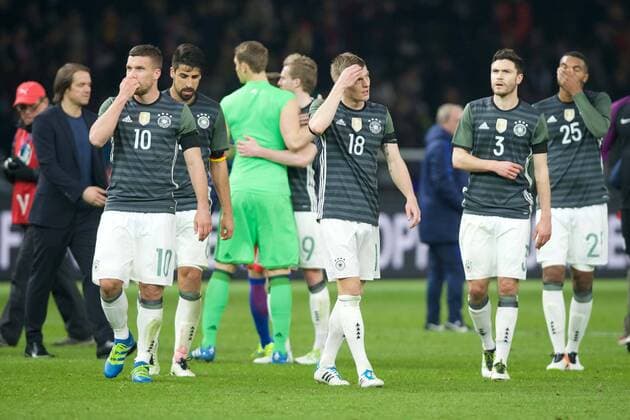 Fussball Berlin 19.03.2016 Nationalmannschaft DFB Länderspiel Deutschland (GER) - England (ENG) niedergeschlagen Lukas Podolski (Deutschland, No.10) Sami Khedira (Deutschland, No.06) Toni Kroos (Deutschland, No.18) Jonas Hector (Deutschland, No.03) Jonathan Tah (Deutschland, No.25)