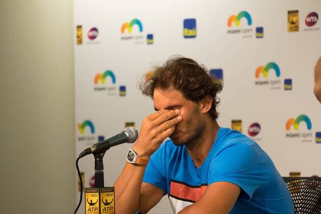 Spanish tennis player Rafael Nadal delivers a presser after leaving the pitch due to physical problems during a Miami Tennis Open match before Bosnian Damir Dzumhur in Key Biscayne, Miami, Florida, United States, 26 March 2016. MIAMI TENNIS OPEN !ACHTUNG: NUR REDAKTIONELLE NUTZUNG!  MIA002 20160326-635946296653482733