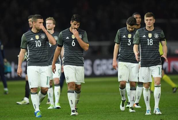 Bilder des Tages - SPORT 26.03.2016, Fussball Laenderspiel in Berlin, Deutschland - England v.li., Lukas Podolski (Deutschland), Andre Schuerrle, Andre Schürrle (Deutschland), Sami Khedira (Deutschland), Jonas Hector (Deutschland), Toni Kroos (Deutschland)