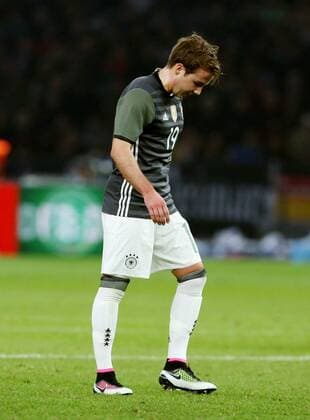 Mario Götze enttäuscht nach Spielende Enttäuschung Fußball Fussball Länderspiel Saison 2015 2016 26.03.2016 DFB Nationalmannschaft BRDeutschland vs. England