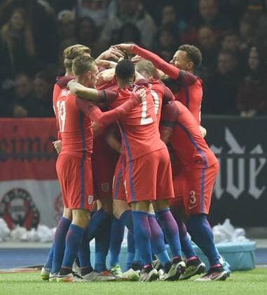 Fussball, Herren, Saison 2015 16, Länderspiel in Berlin, Deutschland - England, England, Jubel nach Tor zum 2:3, 26.03.2016,