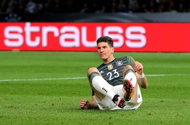 Berlin Fußball Länderspiel Deutschland vs. England, Mario Gomez (GER) enttäuscht