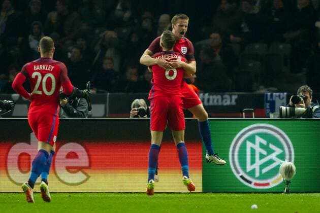 Berlin Eric Dier (England 4) und Jordan Hendeson (England 8) beim Torjubel nach dem Treffer zum 3:2 mit Ross Barkley (England 20) beim Freundschaftsspiel Deutschland vs England am 26.03.2016, Copyright: Schülerx xEibner-Pressefoto EP_jse