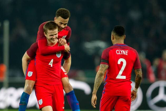Berlin Dele Alli (England 10), Eric Dier (England 4) und Nathaniel Clyne (England 2) nach den Abpfiff beim Freundschaftsspiel Deutschland vs England am 26.03.2016, Copyright: Schülerx xEibner-Pressefoto EP_jse