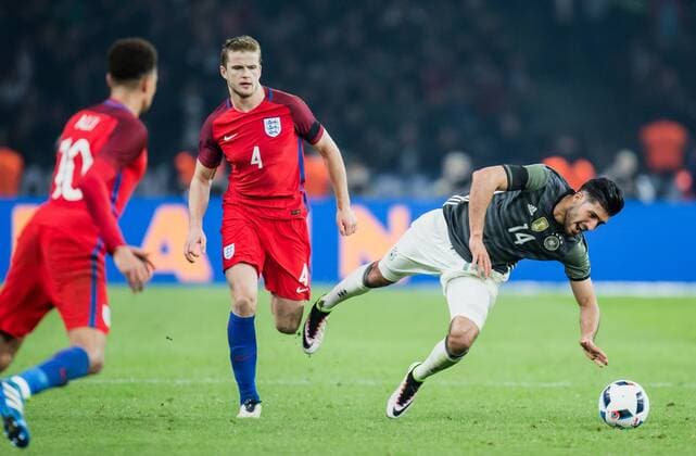 Berlin, Deutschland, 26.03.2016: Fußball Länderspiel zur Vorbereitung für die EM 2016 - Deutschland - England. Eric Dier (England 4) im Zweikampf gegen Emre Can (Deutschland 14)