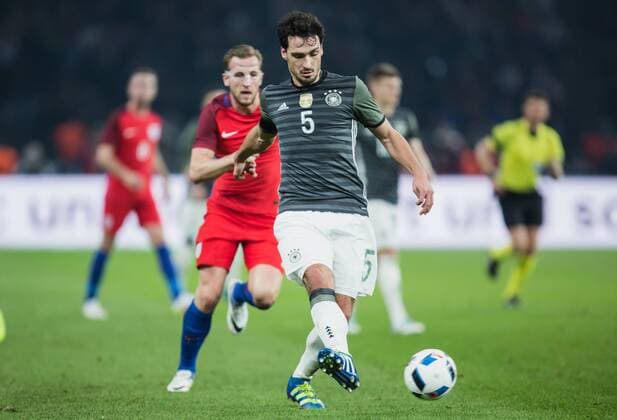 Berlin, Deutschland, 26.03.2016: Fußball Länderspiel zur Vorbereitung für die EM 2016 - Deutschland - England. Mats Hummels (Deutschland 5)