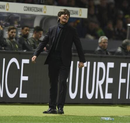 26.03.2016, Deutschland - England Trainer Joachim Löw sieht gequält aus HM