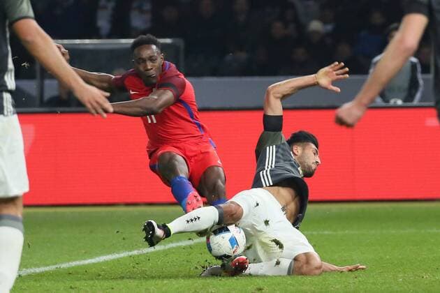 Danny Welbeck (ENG) gegen Emre Can (D) - Deutschland vs. England, Olympiastadion Berlin