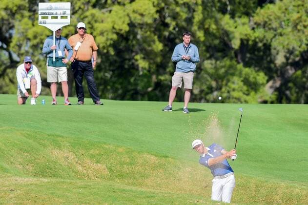 26 MAR 2016: Dustin Johnson chips from a bunker on number 10 during the World Golf Championships - Dell Match Play Round 4 at the Austin Country Club Austin, Texas. (Photo by Ken Murray Icon Sportswire) GOLF: MAR 26 PGA Golf Herren - World Golf Championships-Dell Match Play - Round 4 Icon1603264027 EDITORIAL USE ONLY
