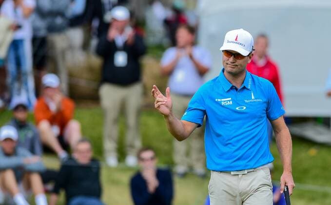 26 MAR 2016: Zach Johnson acknowledges the gallery after sinking his birdie putt on 18 during the World Golf Championships - Dell Match Play Round 4 at the Austin Country Club Austin, Texas. (Photo by Ken Murray Icon Sportswire) GOLF: MAR 26 PGA Golf Herren - World Golf Championships-Dell Match Play - Round 4 Icon1603264041 EDITORIAL USE ONLY